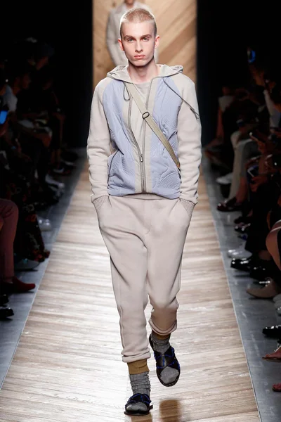 Look 9